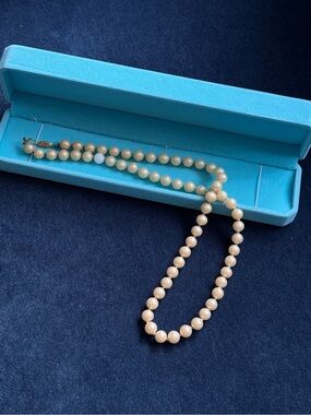 VINTAGE CULTURED PEARL
NECKLACE 14K SOLID YELLOW
GOLD CLASP.